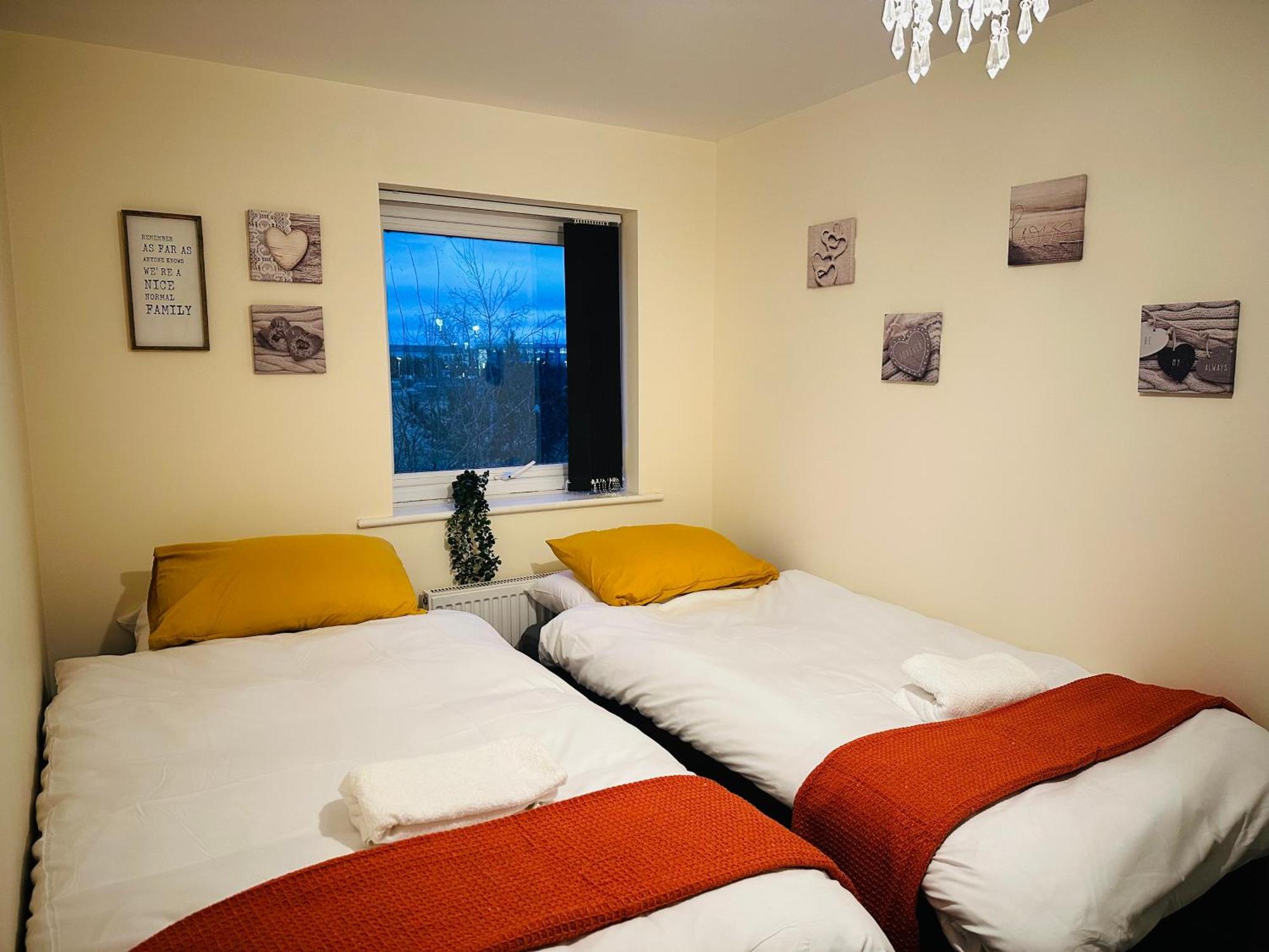 Casa de férias Cozy Stylish House Near Piccadilly Station, Etihad Stadium With Parking, Garden And 900mb Wifi Manchester